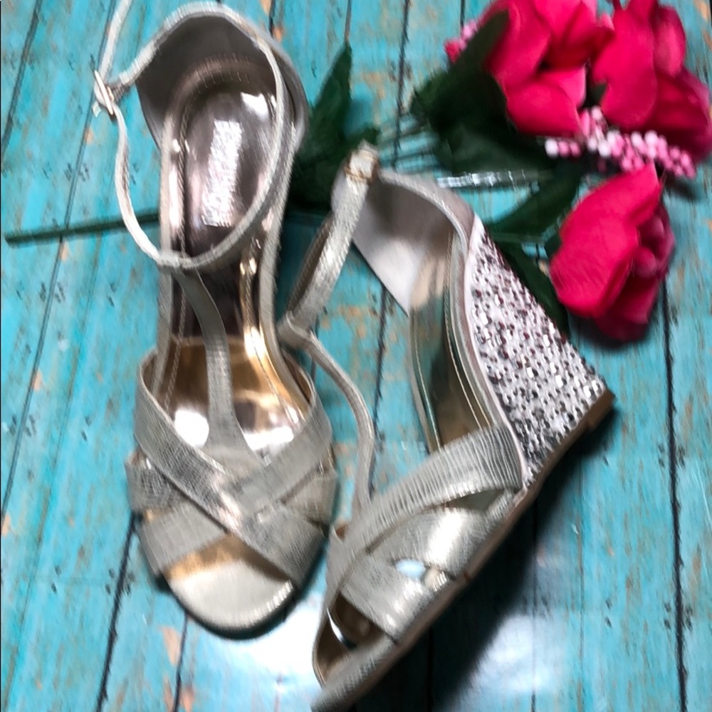 Kenneth Cole Reaction Rhinestone Studded Wedge - Picture 6 of 6